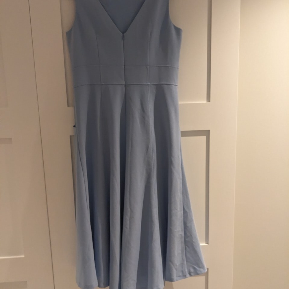 Elegant Blue Sleeveless Dress - Picture 2 of 2